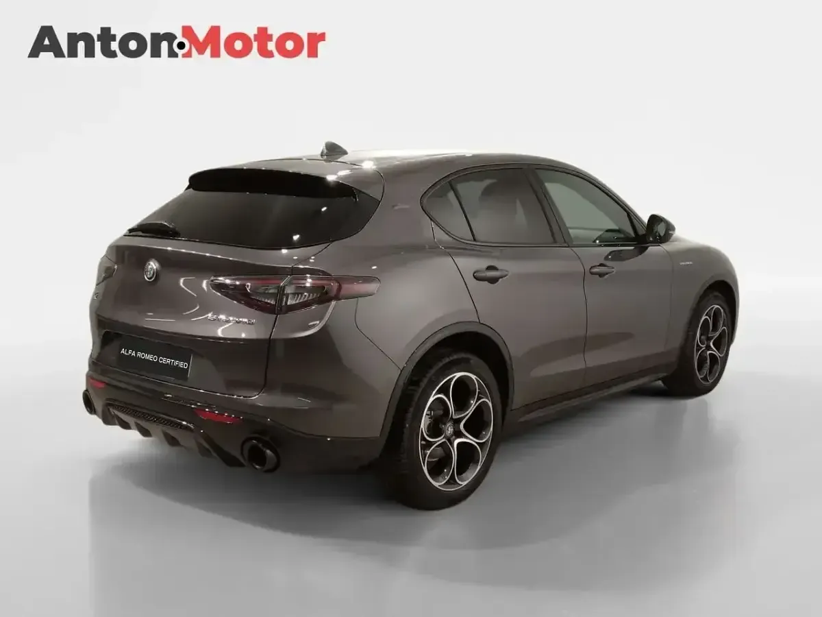 Usado Alfa Romeo Stelvio Veloce 210 CV (154 kW) 2025 Gris SUV