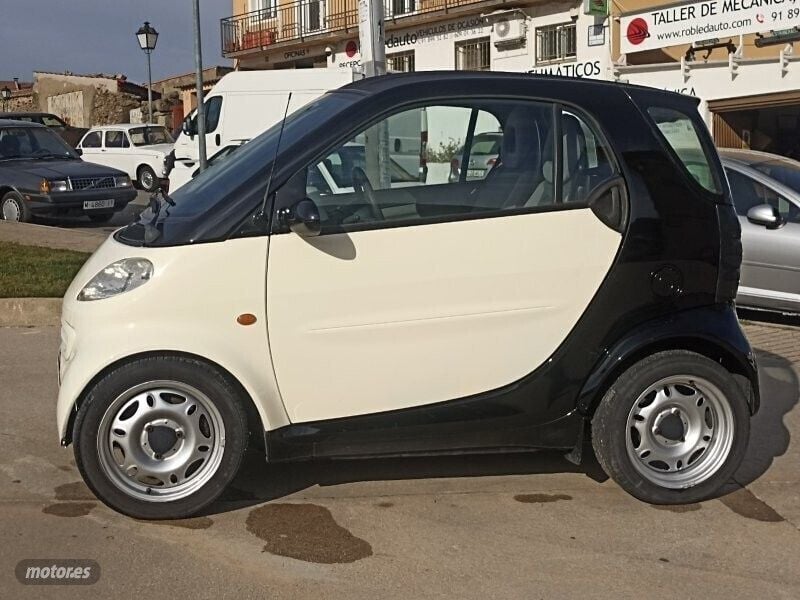 Usado Smart ForTwo Coupé 41 CV (30 kW) 2002 Blanco Coupe