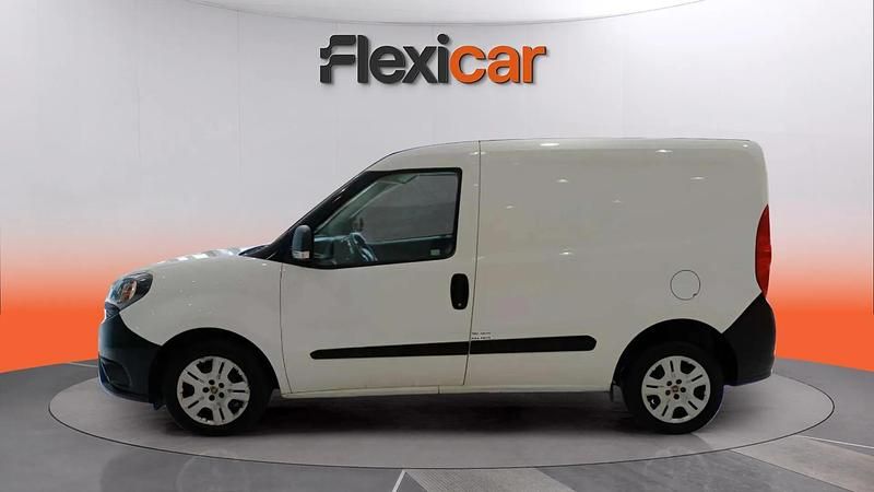 Usado Fiat Doblò Easy 95 CV (69 kW) 2022 Blanco Monovolumen