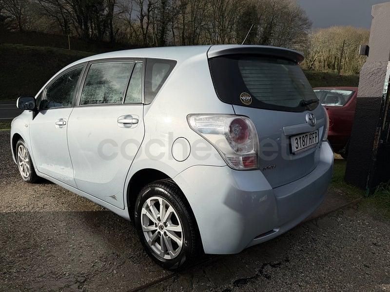Käytetty Toyota Verso Live 126 HP (92 kW) 2011 Valkoinen Tila-auto