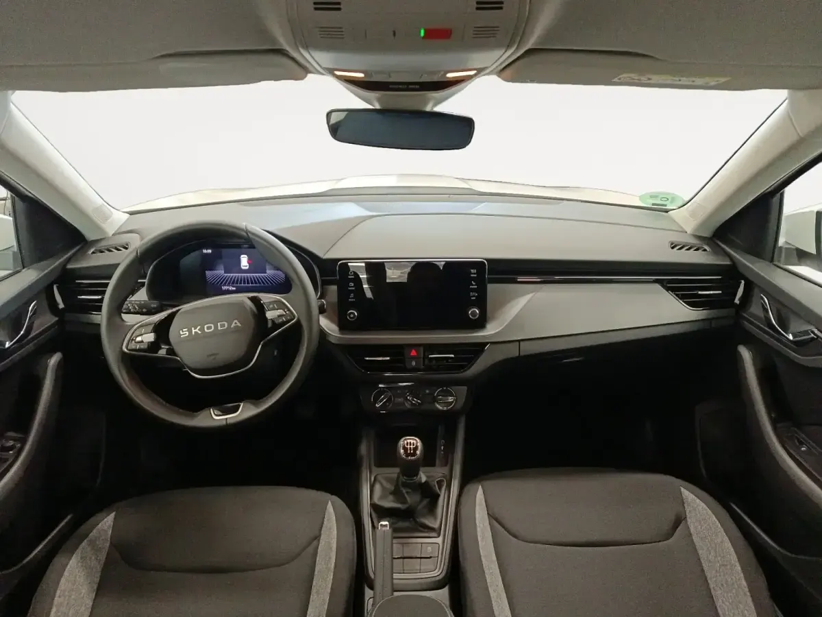 Usado Skoda Kamiq Essence 95 CV (69 kW) 2025 Blanco SUV