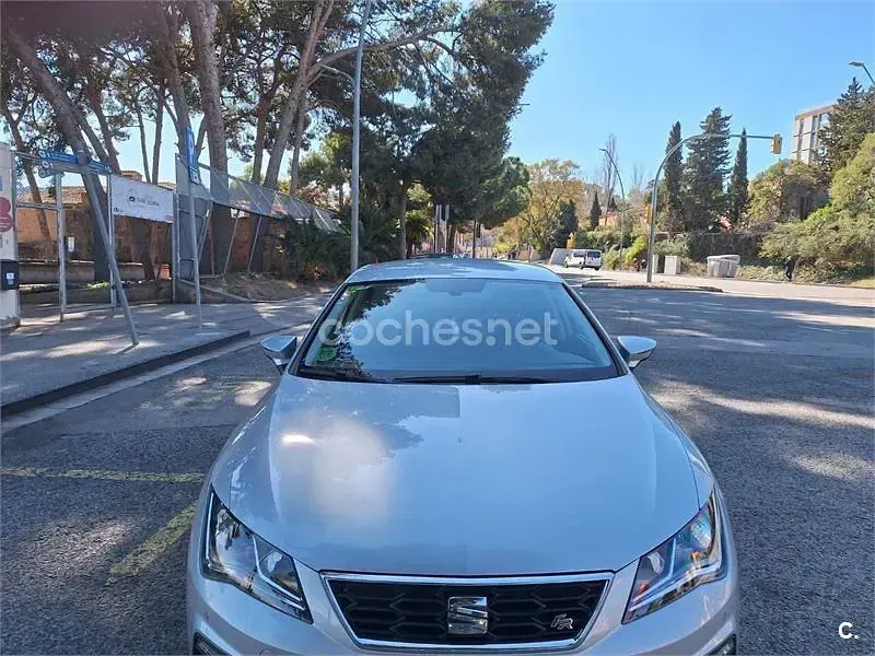 Usado Seat Leon FR 150 CV (110 kW) 2017 Gris / plata Berlina
