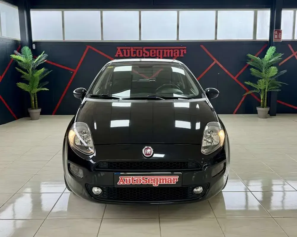 Usado Fiat Punto Lounge 77 CV (56 kW) 2013 Negro Utilitario