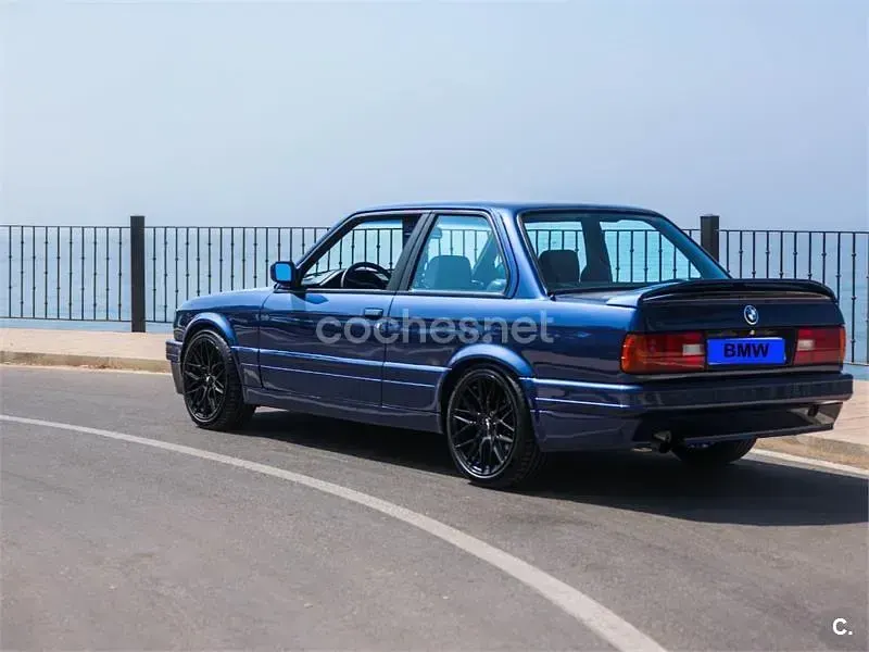 Usado BMW 318 140 CV (102 kW) 1992 Azul Coupe