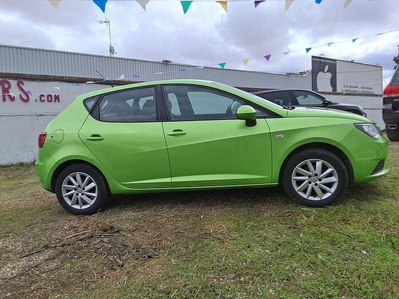 Usado Seat Ibiza 85 CV (62 kW) 2013 Verde