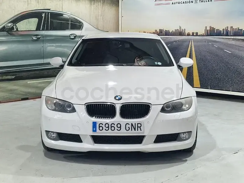 Usado BMW 320 170 CV (125 kW) 2009 Blanco Coupe