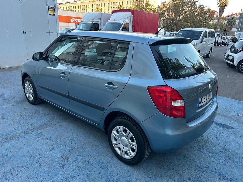 Usado Skoda Fabia 60 CV (44 kW) 2009 Azul Berlina