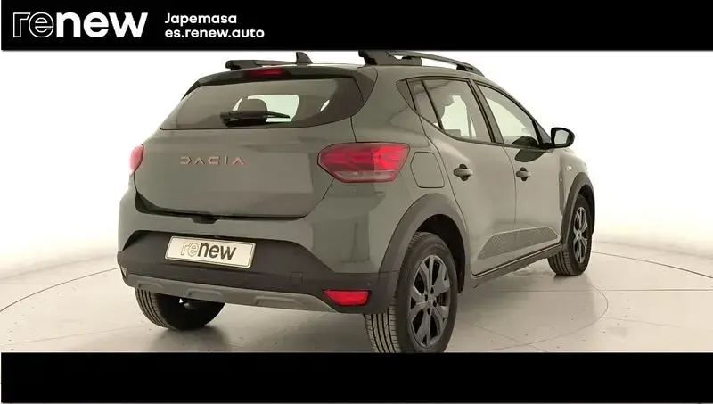 Usado Dacia Sandero Extreme 100 CV (73 kW) 2025 Verde Berlina