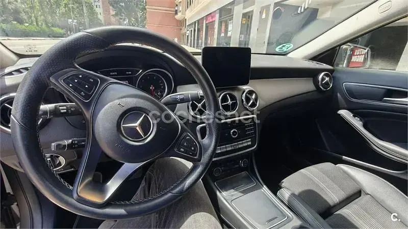 Usado Mercedes GLA200 156 CV (114 kW) 2017 Gris / plata SUV