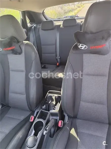 Usado Hyundai i30 90 HP (66 kW) 2014 Branco Sedan