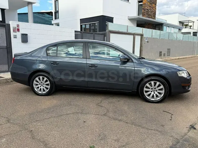 Usado VW Passat Edition 110 CV (80 kW) 2010 Gris / plata Berlina