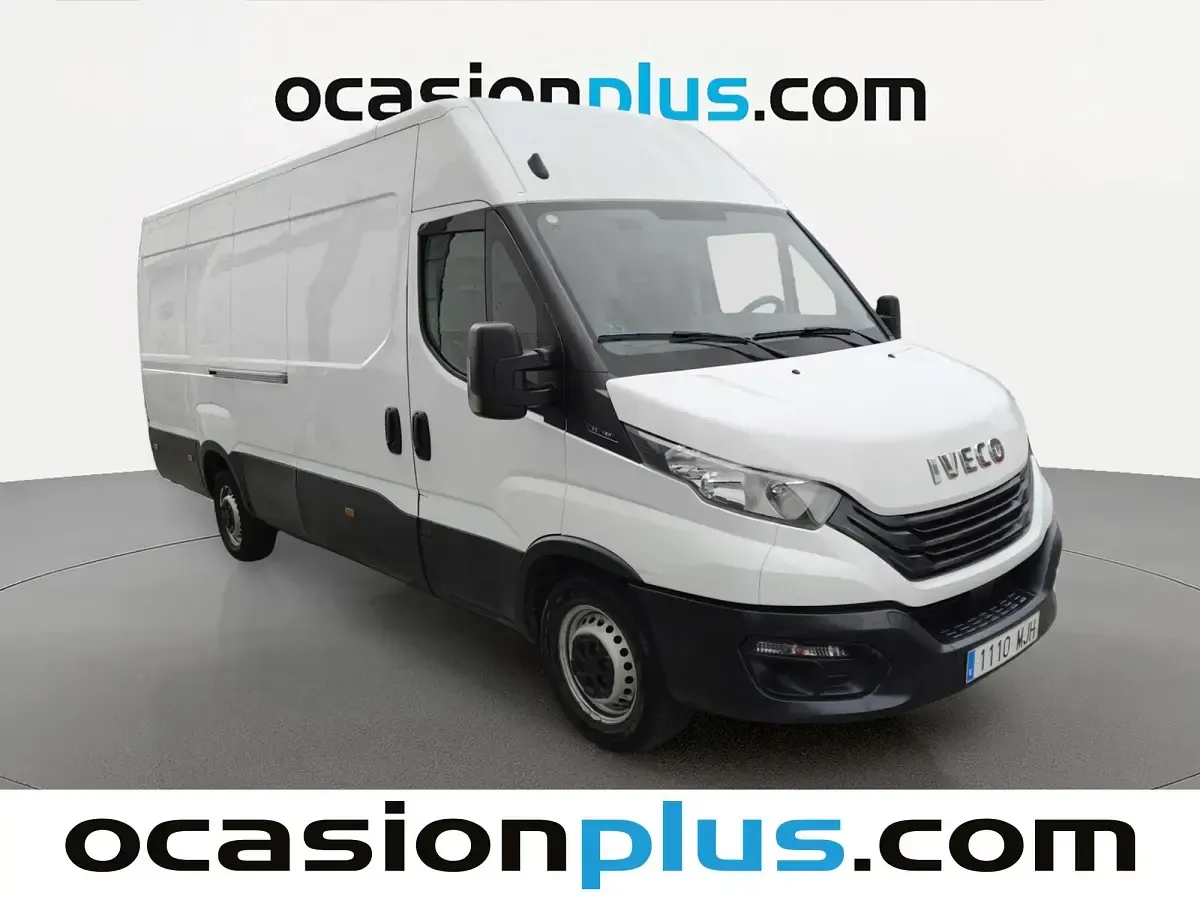 Usado Iveco Daily 156 CV (114 kW) 2023 Blanco Familiar
