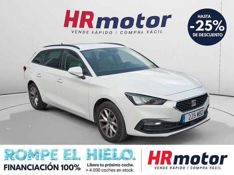 Usado Seat Leon Style 116 CV (85 kW) 2022 Blanco Familiar