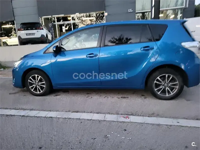 Käytetty Toyota Verso Comfort 124 HP (91 kW) 2013 Sininen Tila-auto