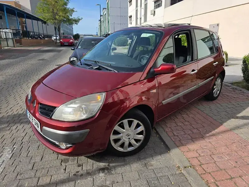 Usado Renault Scénic Privilege 105 CV (77 kW) 2008 Granate Monovolumen