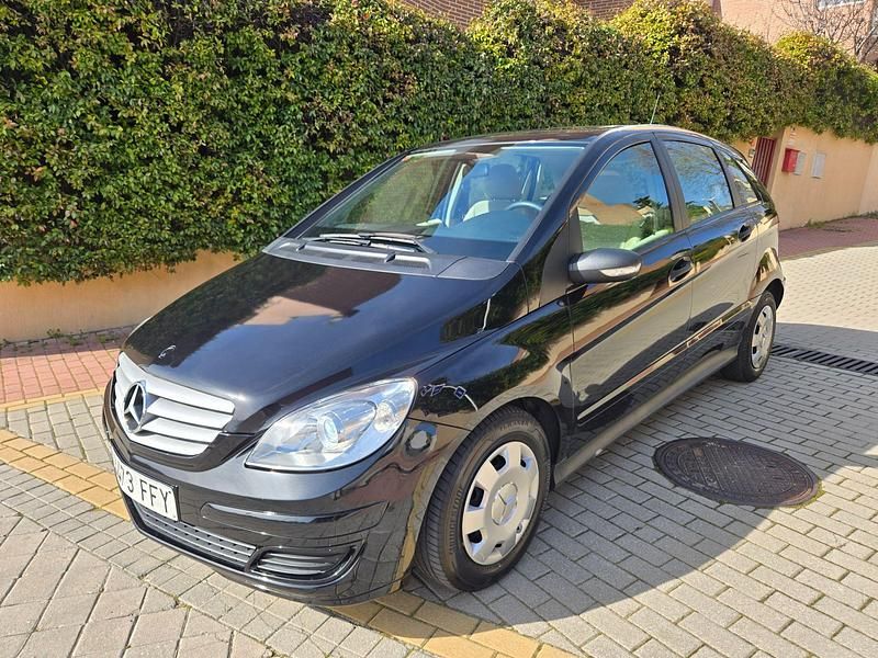 Usado Mercedes B170 116 CV (85 kW) 2006 Negro Monovolumen