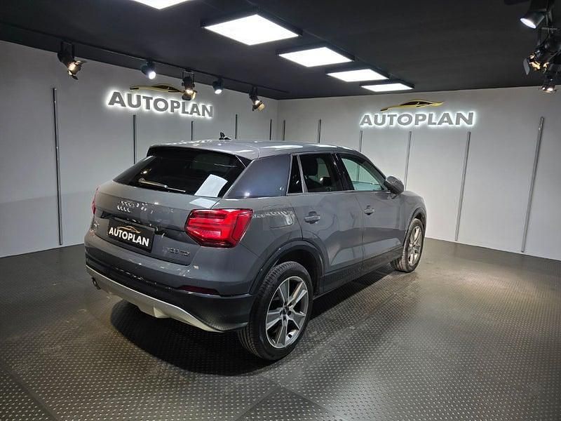 Usado Audi Q2 Design 150 CV (110 kW) 2019 Gris / plata SUV
