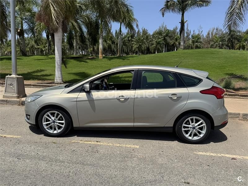 Beige Usado 2016 Ford Focus Titanium Berlina | 7500 € (Buen precio) - Imagen 1/2