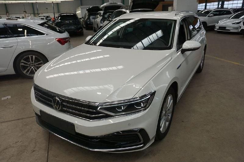 Blanco Usado 2022 VW Passat GTE Familiar | 22.850 € (Un poco caro) - Imagen 1/4