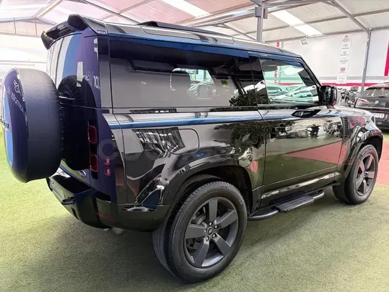 Usado Land Rover Defender SE 400 CV (294 kW) 2022 Negro SUV