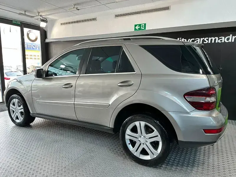 Usado Mercedes ML320 224 CV (164 kW) 2009 Beige SUV