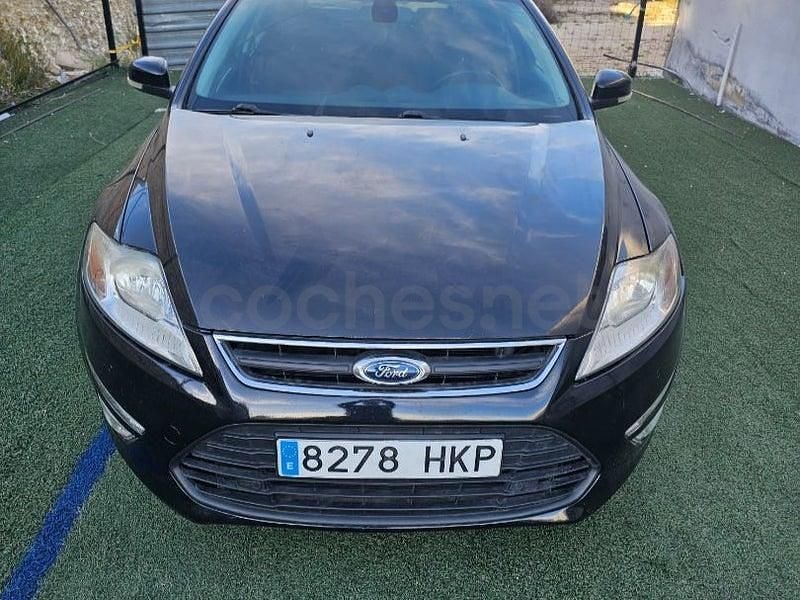 Usado Ford Mondeo Limited 140 CV (102 kW) 2013 Negro Berlina