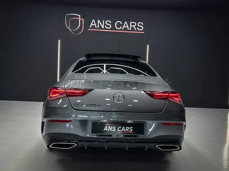 Usado Mercedes CLA200 150 CV (110 kW) 2020 Gris / plata Berlina
