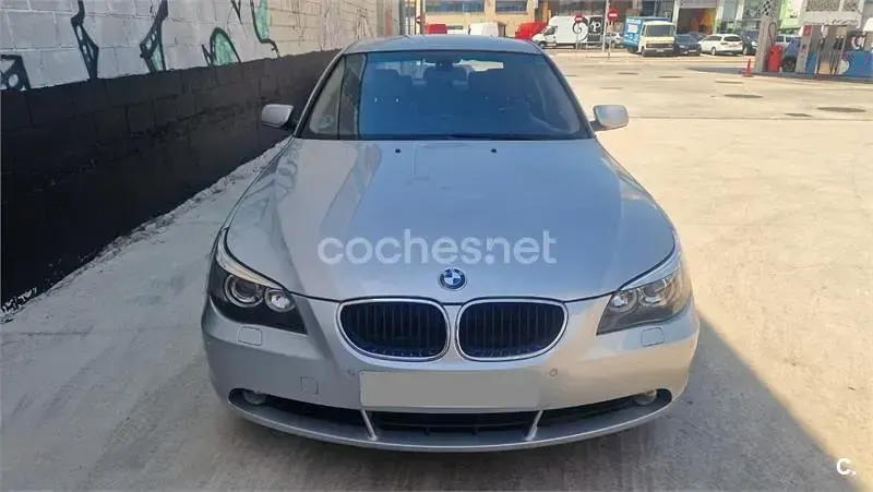 Usado BMW 535 245 CV (180 kW) 2004 Gris / plata Berlina