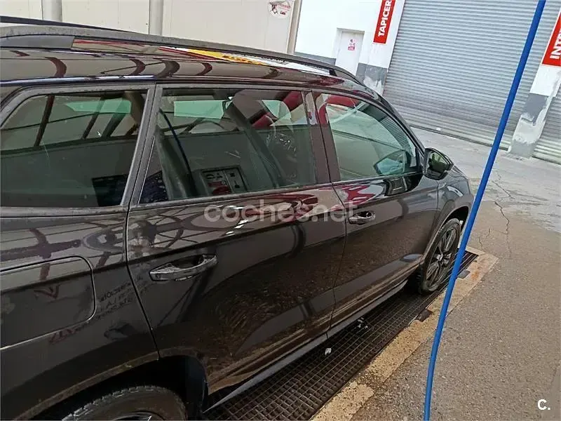 Usado Skoda Karoq SportLine 150 CV (110 kW) 2020 Negro SUV