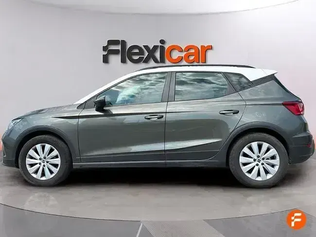 Usado Seat Arona Style 110 CV (80 kW) 2023 Gris SUV