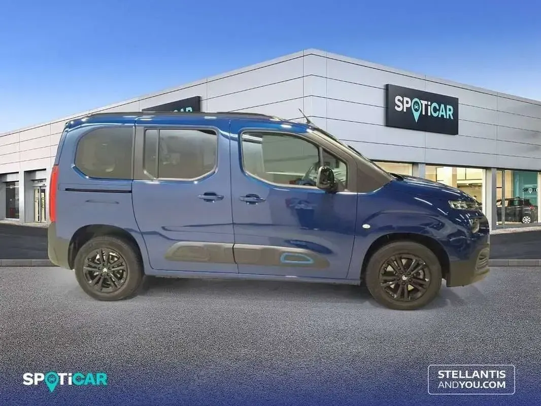 Usado Citroën Berlingo Shine 100 kW (137 CV) 2023 Azul Monovolumen