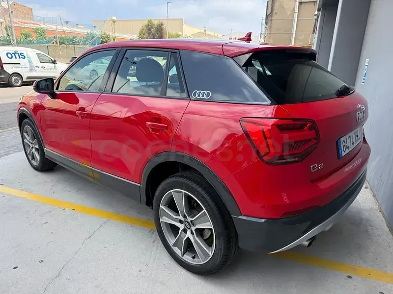 Usado Audi Q2 Advanced Plus 116 CV (85 kW) 2018 Rojo SUV