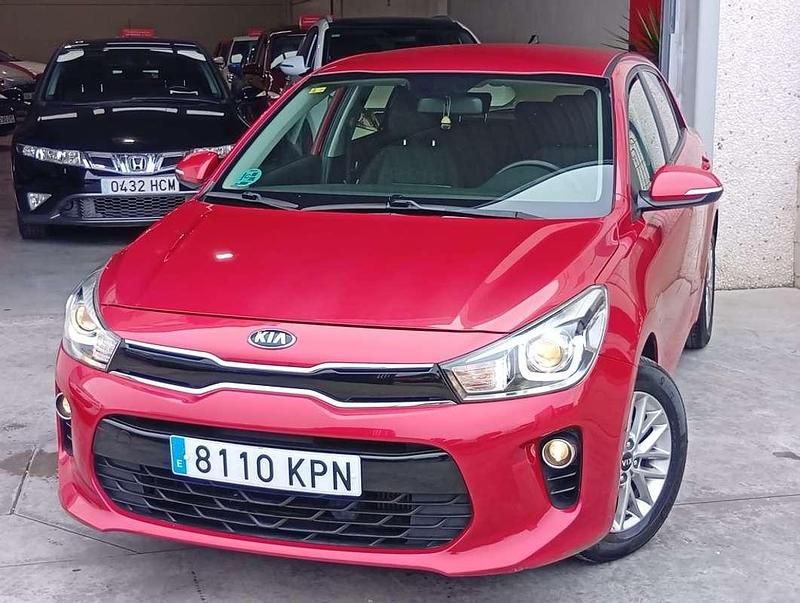 Usado Kia Rio 101 CV (74 kW) 2018 Rojo Utilitario