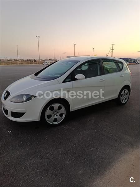 Usado Seat Altea 105 CV (77 kW) 2006 Blanco Monovolumen