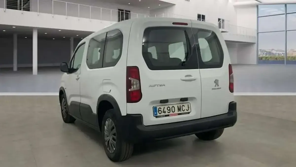 Käytetty Peugeot Rifter Active 102 HP (75 kW) 2022 Valkoinen Tila-auto