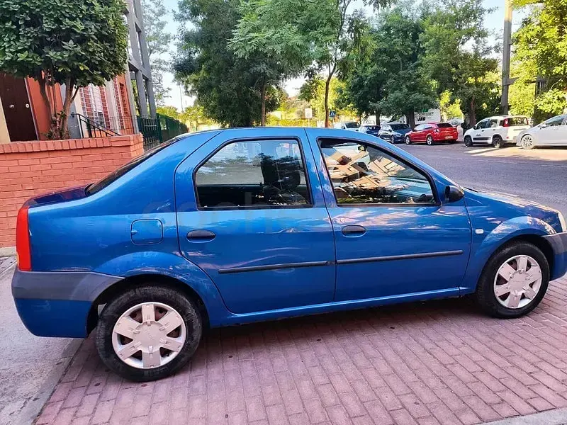 Usado Dacia Logan Lauréate 70 CV (51 kW) 2007 Azul Berlina