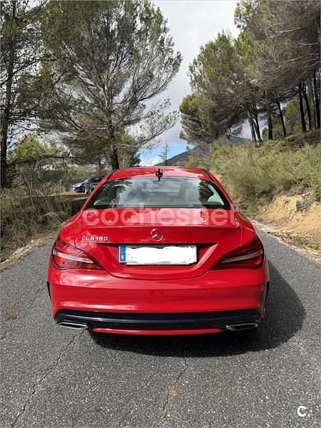 Usado Mercedes CLA180 122 CV (89 kW) 2018 Rojo Berlina