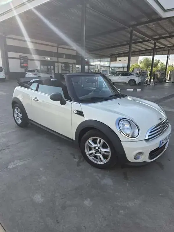 Usado Mini One Cabriolet 98 CV (72 kW) 2012 Beige Descapotable