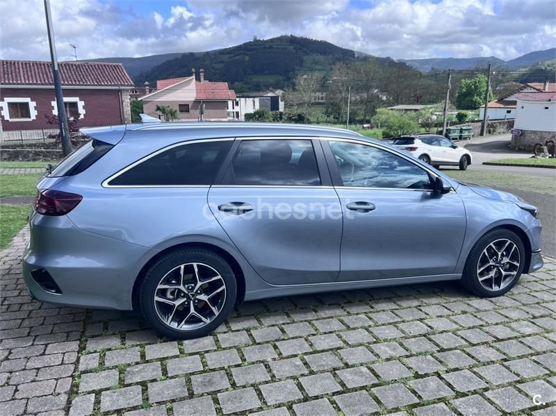 Gris / plata Usado 2024 Kia Ceed Familiar | 23.490 € (Precio justo) - Imagen 1/4