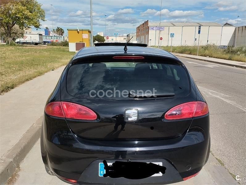 Usado Seat Leon Reference 140 CV (102 kW) 2007 Negro Utilitario