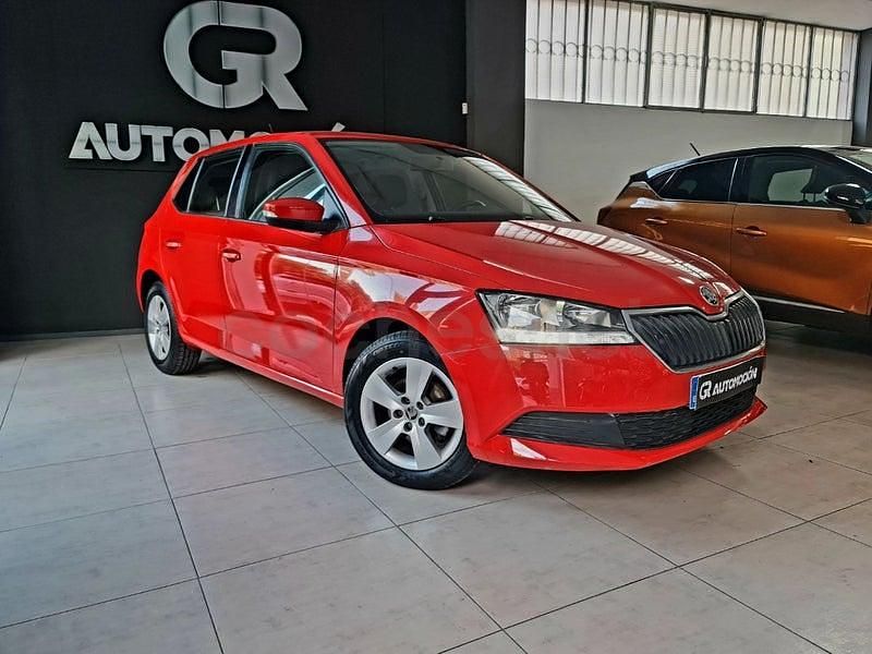 Usado Skoda Fabia Ambition 95 CV (69 kW) 2021 Rojo Berlina