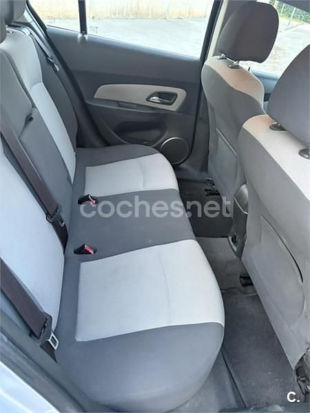 Usado Chevrolet Cruze LS 113 CV (83 kW) 2009 Gris / plata Berlina