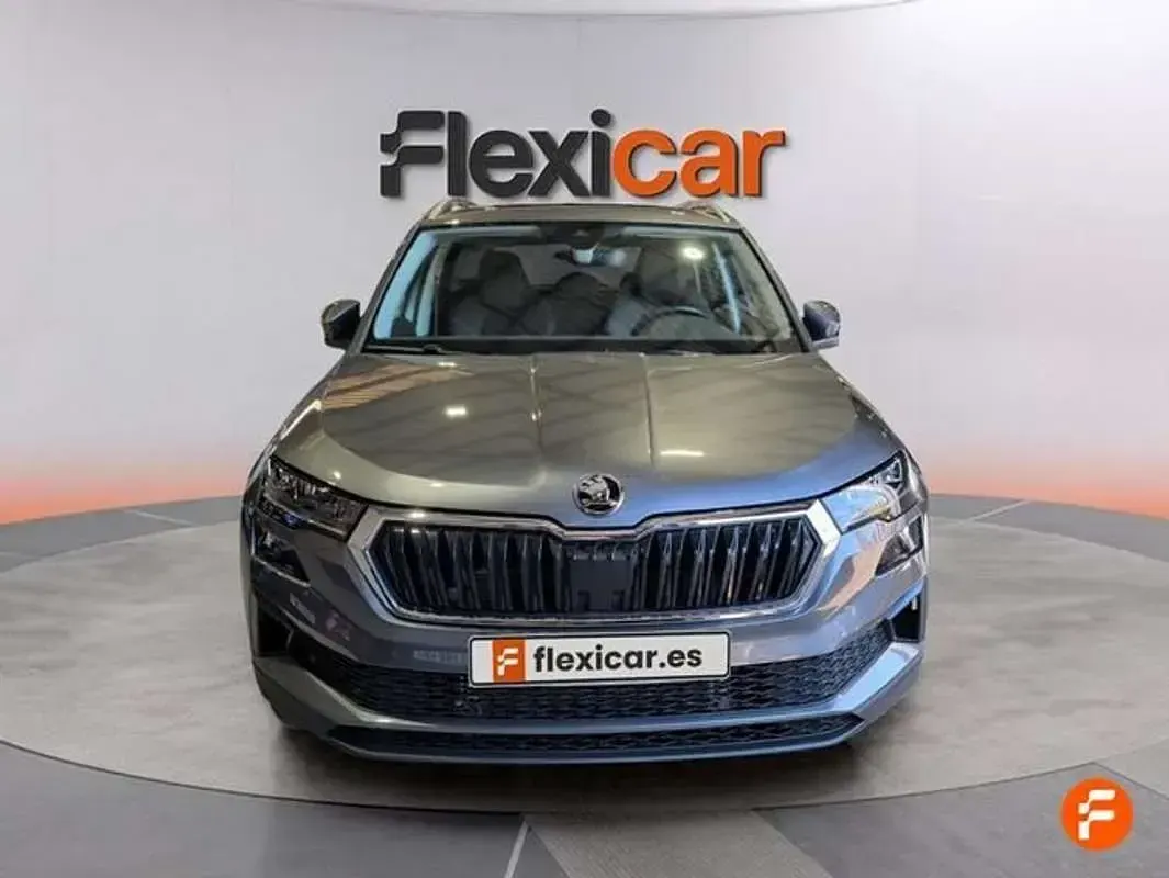 Usado Skoda Karoq SportLine 150 CV (110 kW) 2025 Gris SUV