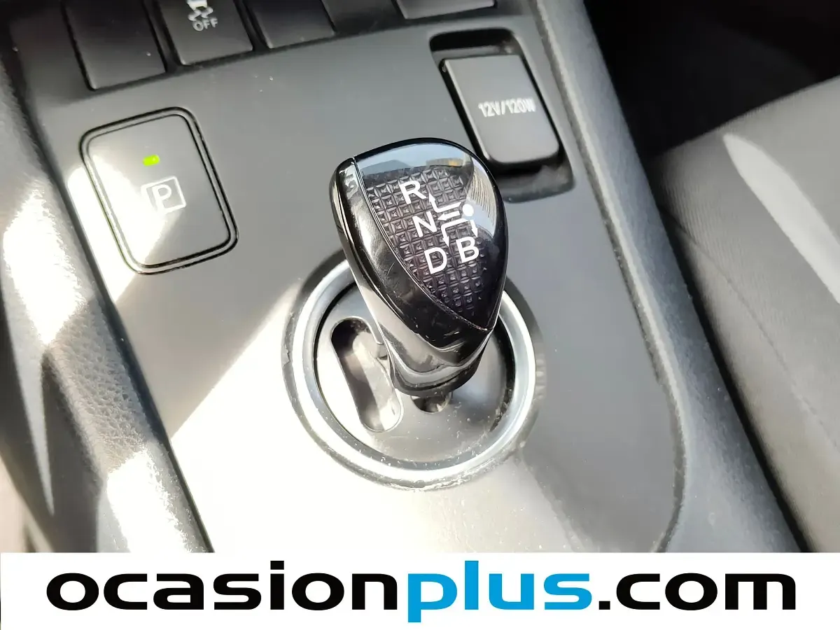 Usado Toyota Auris Hybrid Business Edition 136 CV (100 kW) 2018