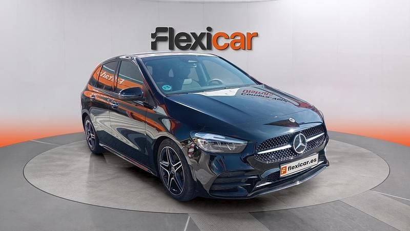 Usado Mercedes B200 150 CV (110 kW) 2023 Negro Utilitario