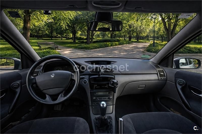 Usado Renault Laguna II Expression 120 CV (88 kW) 2002 Beige Berlina