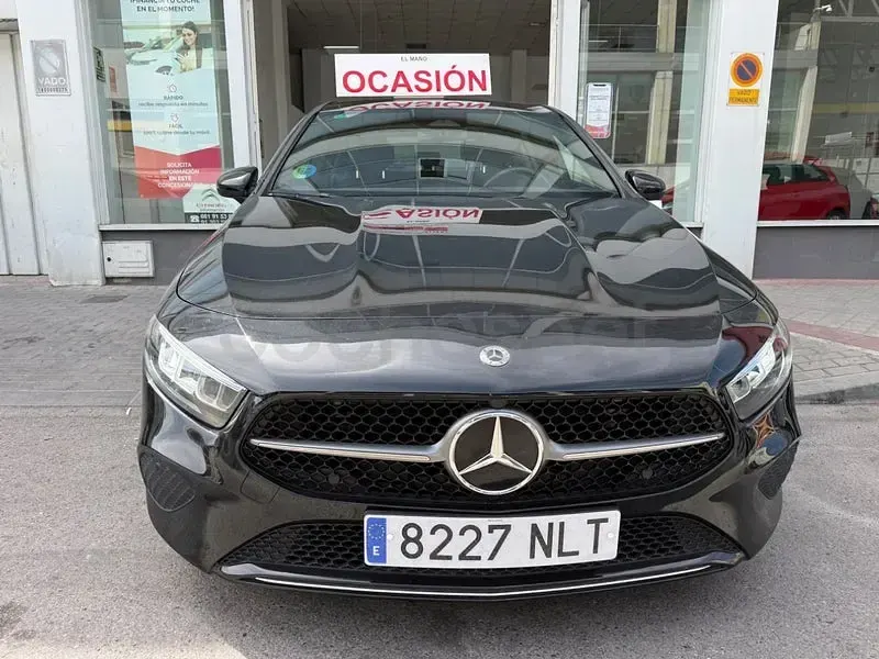 Usado Mercedes A180 136 CV (100 kW) 2023 Negro Berlina