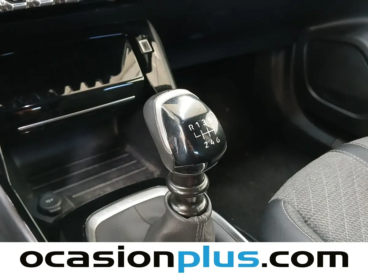 Usado Peugeot 2008 Allure 102 CV (75 kW) 2024 Negro SUV