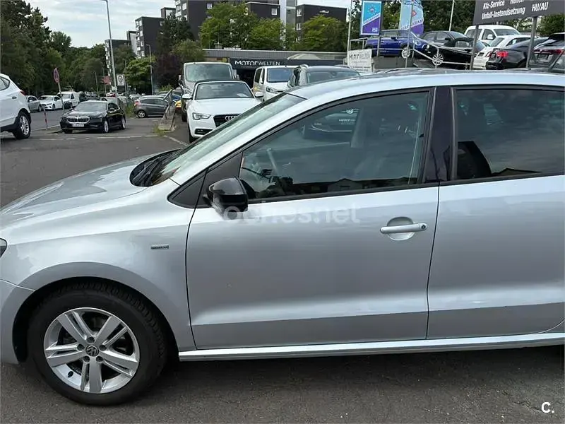 Usado VW Polo Advance 60 CV (44 kW) 2012 Gris / plata Utilitario