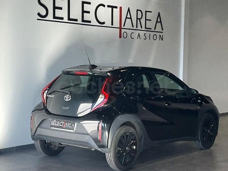 Usado Toyota Aygo X Play 72 CV (52 kW) 2023 Negro SUV